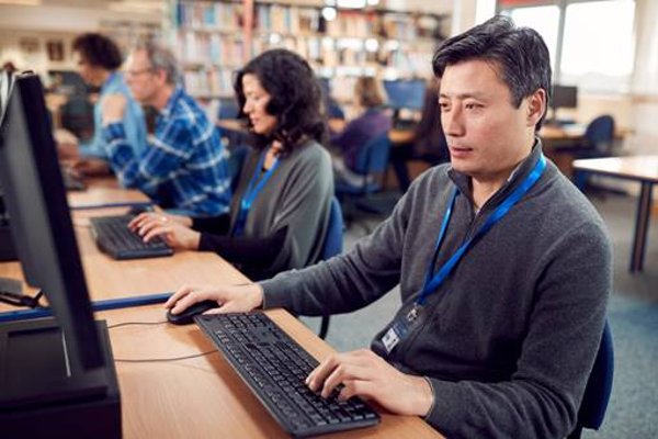 阿米提大学新加坡校区可以读双学位吗