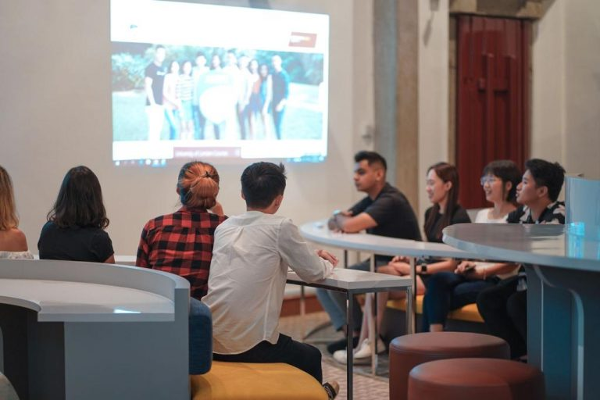 阿米提大学新加坡分校传媒专业值得读吗?课程详解全面解析,揭秘专业亮点!